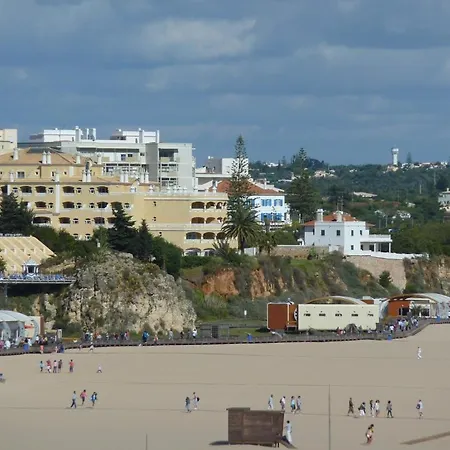 לינה וארוחת בוקר Vila Lido 3*