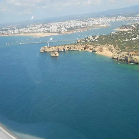 לינה וארוחת בוקר Vila Lido 3*